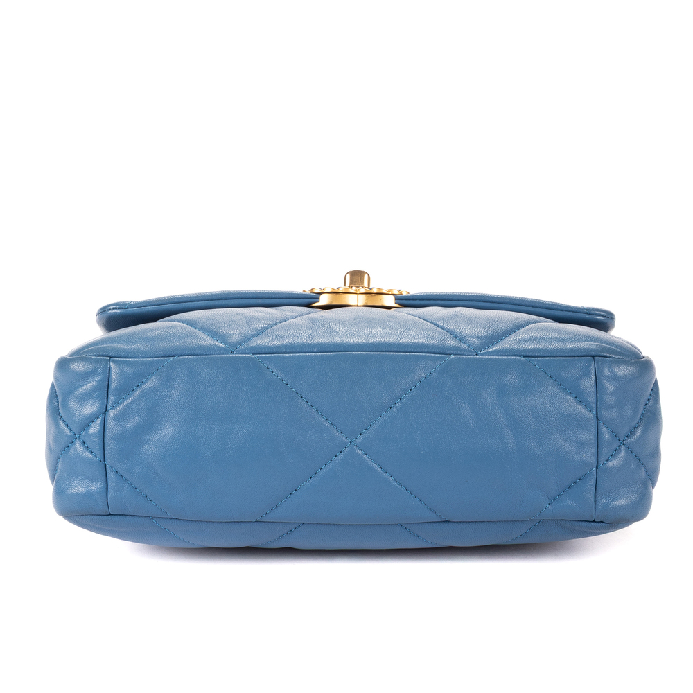 Chanel Classic 19 Flap - Picture 6 of 11